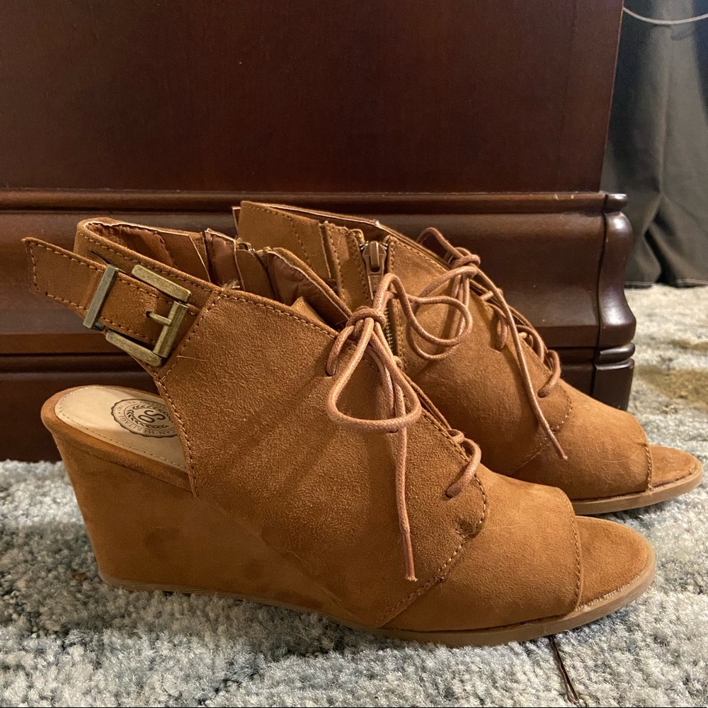 Wedge shoes